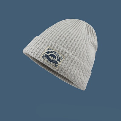 Muška moderna pletena kapa s vezom jednobojnog uzorka