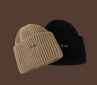 Γυναικείο πλεκτό καπέλο με επιγραφή σε δύο χρώματα