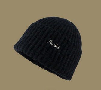 Γυναικείο πλεκτό καπέλο με επιγραφή σε δύο χρώματα