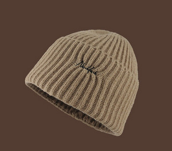 Γυναικείο πλεκτό καπέλο με επιγραφή σε δύο χρώματα