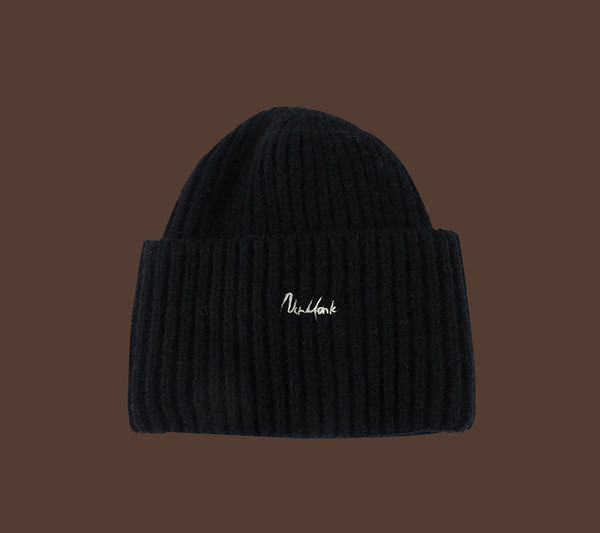 Γυναικείο πλεκτό καπέλο με επιγραφή σε δύο χρώματα