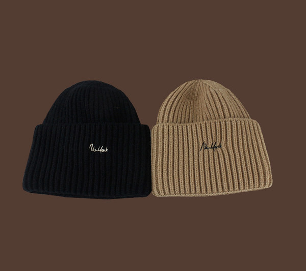 Γυναικείο πλεκτό καπέλο με επιγραφή σε δύο χρώματα