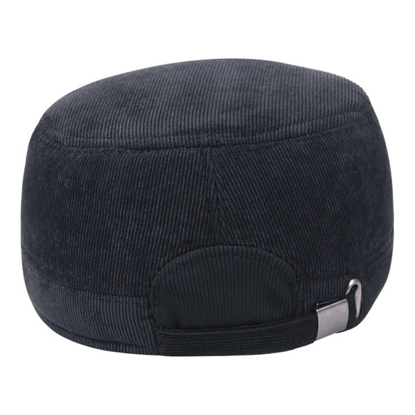 Moderna muška kapa sa šilterom i grbom