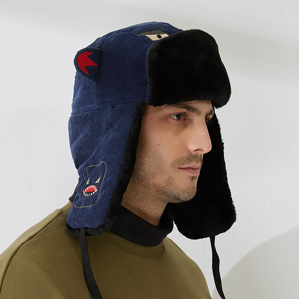 Ανδρικό καπέλο με τρισδιάστατα στοιχεία και κορδόνια