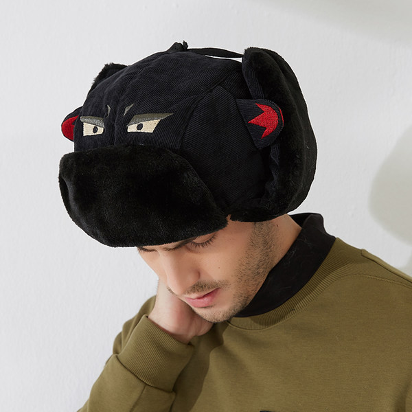 Ανδρικό καπέλο με τρισδιάστατα στοιχεία και κορδόνια