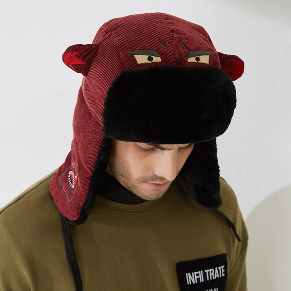 Ανδρικό καπέλο με τρισδιάστατα στοιχεία και κορδόνια