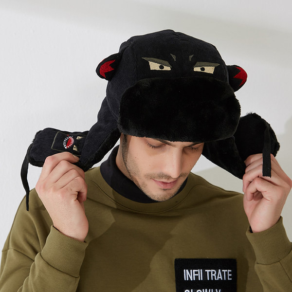 Ανδρικό καπέλο με τρισδιάστατα στοιχεία και κορδόνια