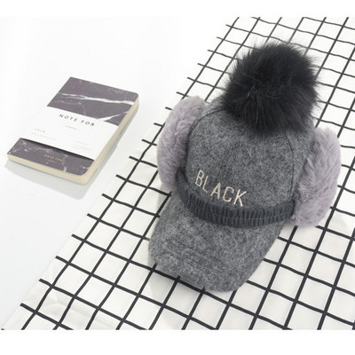 Aktuelna muška kapa sa puhom i 3D elementima u dva modela