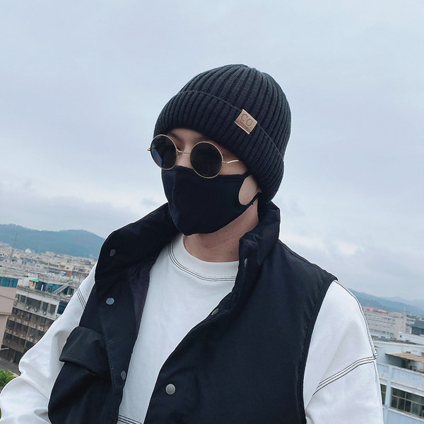 Плетена зимна шапка с поларена подплата