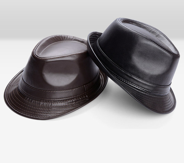 Vyriška odinė kepurė su kutais