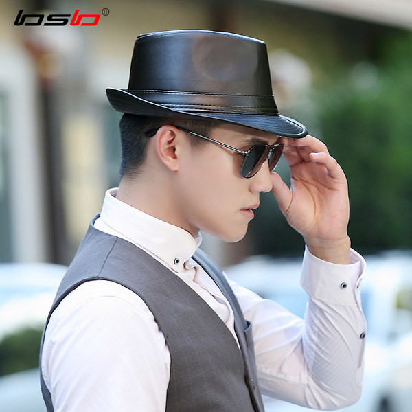 Vyriška odinė kepurė su kutais