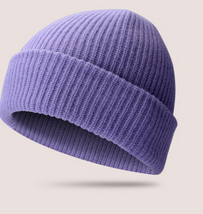 Πλεκτό ανδρικό καπέλο μονόχρωμο