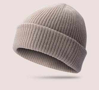 Πλεκτό ανδρικό καπέλο μονόχρωμο