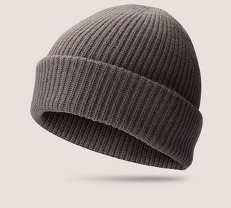 Πλεκτό ανδρικό καπέλο μονόχρωμο