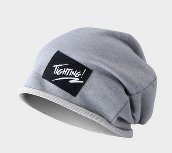 Χειμερινό μάλλινο καπέλο με έμβλημα για άνδρες