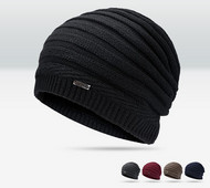 Ανδρικό χειμωνιάτικο καπέλο με ζεστή βελούδινη φόδρα και μεταλλικό στοιχείο