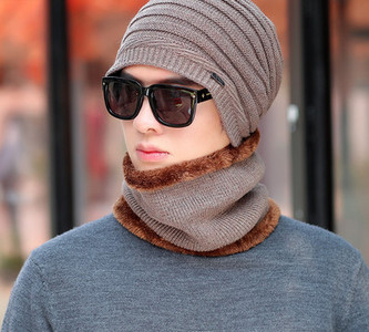 Ανδρικό χειμωνιάτικο καπέλο με ζεστή βελούδινη φόδρα και μεταλλικό στοιχείο