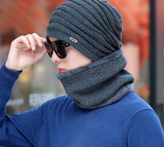 Ανδρικό χειμωνιάτικο καπέλο με ζεστή βελούδινη φόδρα και μεταλλικό στοιχείο