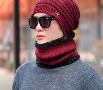 Ανδρικό χειμωνιάτικο καπέλο με ζεστή βελούδινη φόδρα και μεταλλικό στοιχείο