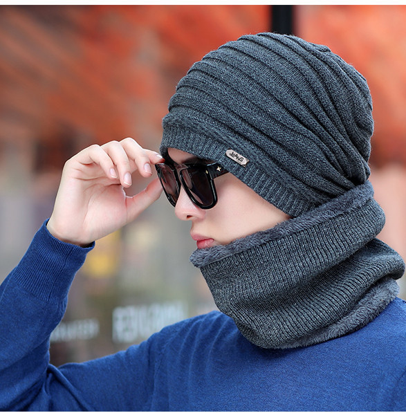 Ανδρικό χειμωνιάτικο καπέλο με ζεστή βελούδινη φόδρα και μεταλλικό στοιχείο