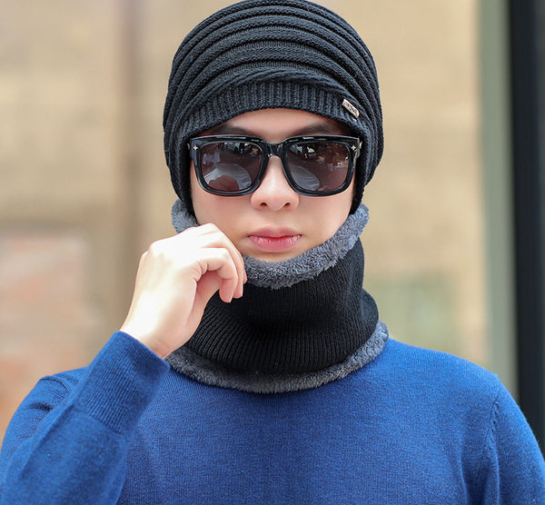 Ανδρικό χειμωνιάτικο καπέλο με ζεστή βελούδινη φόδρα και μεταλλικό στοιχείο