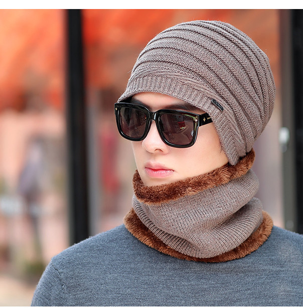 Ανδρικό χειμωνιάτικο καπέλο με ζεστή βελούδινη φόδρα και μεταλλικό στοιχείο