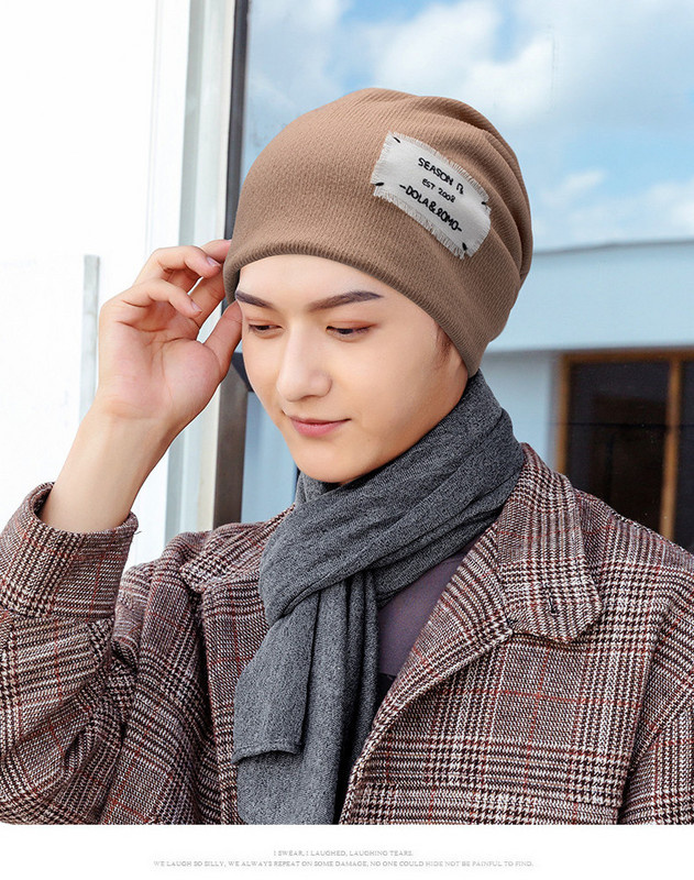 Ανδρικό μοντέρνο καπέλο με έμβλημα