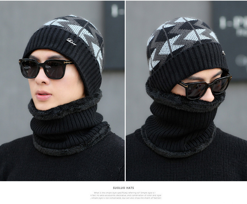 Muška pletena kapa sa metalnim elementom