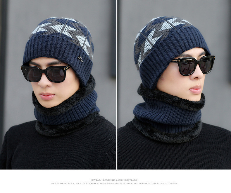 Muška pletena kapa sa metalnim elementom