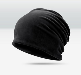 Kelių spalvų vyriška kepurė tinkanti rudeniui ir žiemai