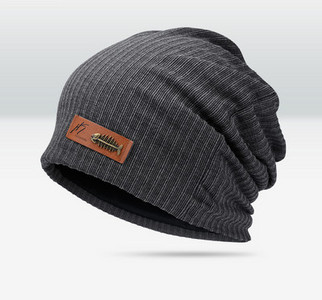 Ανδρικό καπέλο σε διάφορα χρώματα και έμβλημα