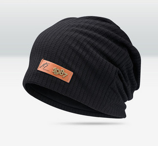 Ανδρικό καπέλο σε διάφορα χρώματα και έμβλημα