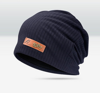 Ανδρικό καπέλο σε διάφορα χρώματα και έμβλημα