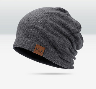 Ανδρικό καπέλο σε διάφορα χρώματα και έμβλημα