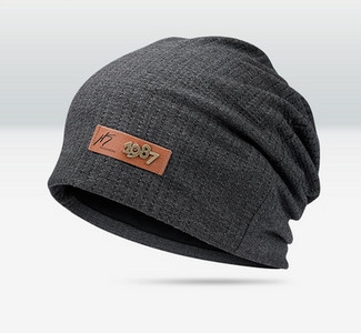 Ανδρικό καπέλο σε διάφορα χρώματα και έμβλημα