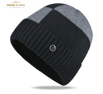 Πλεκτό καπέλο με μεταλλικό στοιχείο για άνδρες