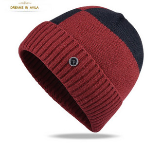 Πλεκτό καπέλο με μεταλλικό στοιχείο για άνδρες