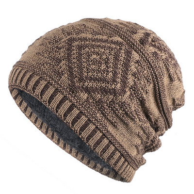 Ανδρικό πλεκτό καπέλο για το χειμώνα