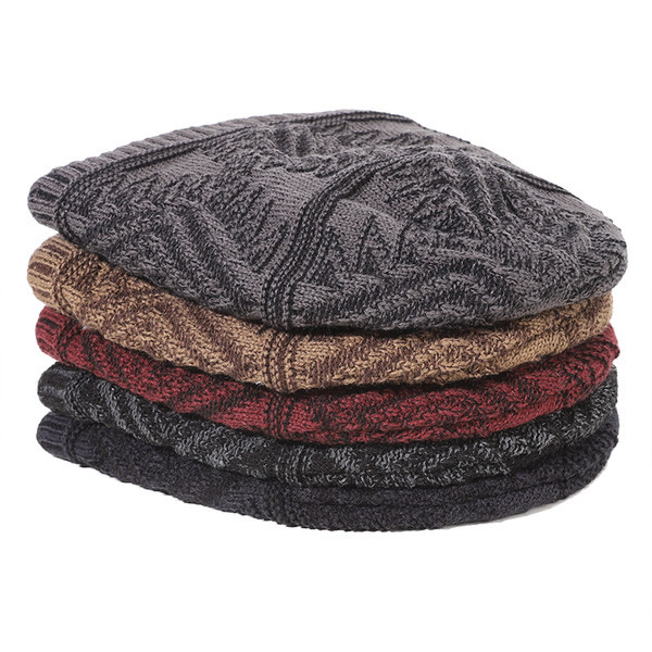 Ανδρικό πλεκτό καπέλο για το χειμώνα