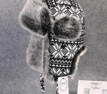 Мъжка плетена черно-бяла шапка с пух
