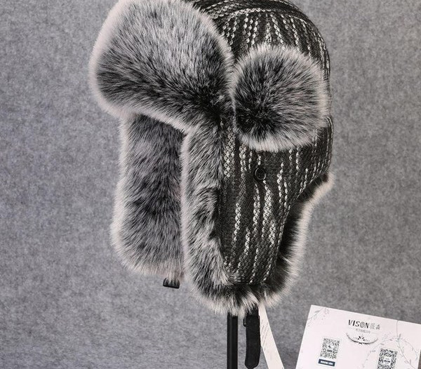 Мъжка зимна шапка тип ушанка с закопчалка