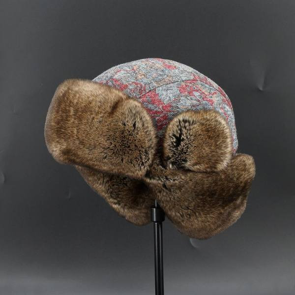 Muška zimska kapa sa ušankama i puhom