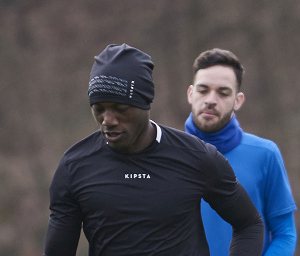 Ανδρικό καπέλο με ζεστή φόδρα - μαύρο χρώμα