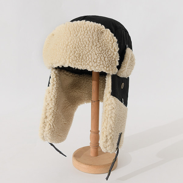 Muška zimska kapa sa ušankama i vezicama