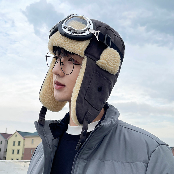 Мъжка зимна шапка тип ушанка с джоб и закопчаване с копче