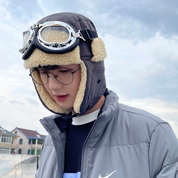 Мъжка зимна шапка тип ушанка с джоб и закопчаване с копче