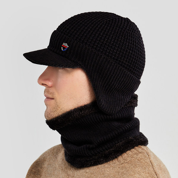 Зимна мъжка шапка с козирка и шал