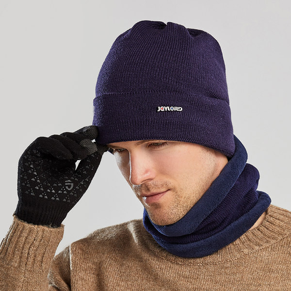 Aktuelna muška i ženska zimska kapa sa šalom