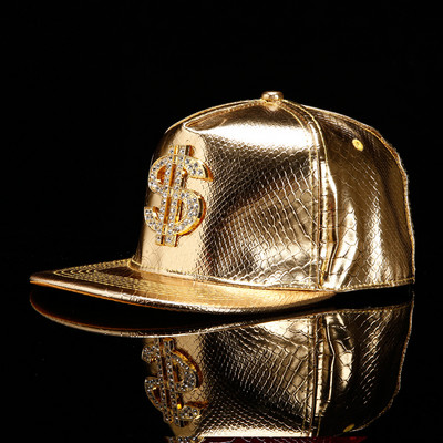 Μοντέρνο ανδρικό καπέλο με γείσο και γυαλιστερό αποτέλεσμα