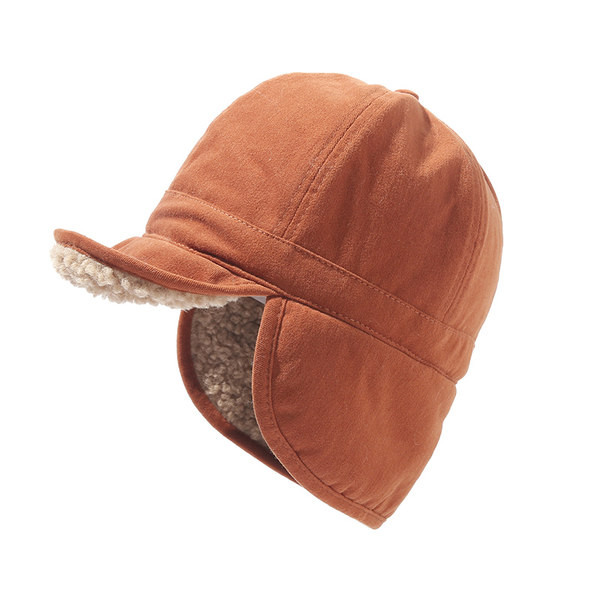 Elegantna muška kapa s naušnicama i šilterom